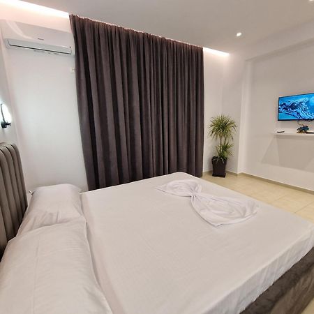 Feniks Hotel Ksamil Buitenkant foto