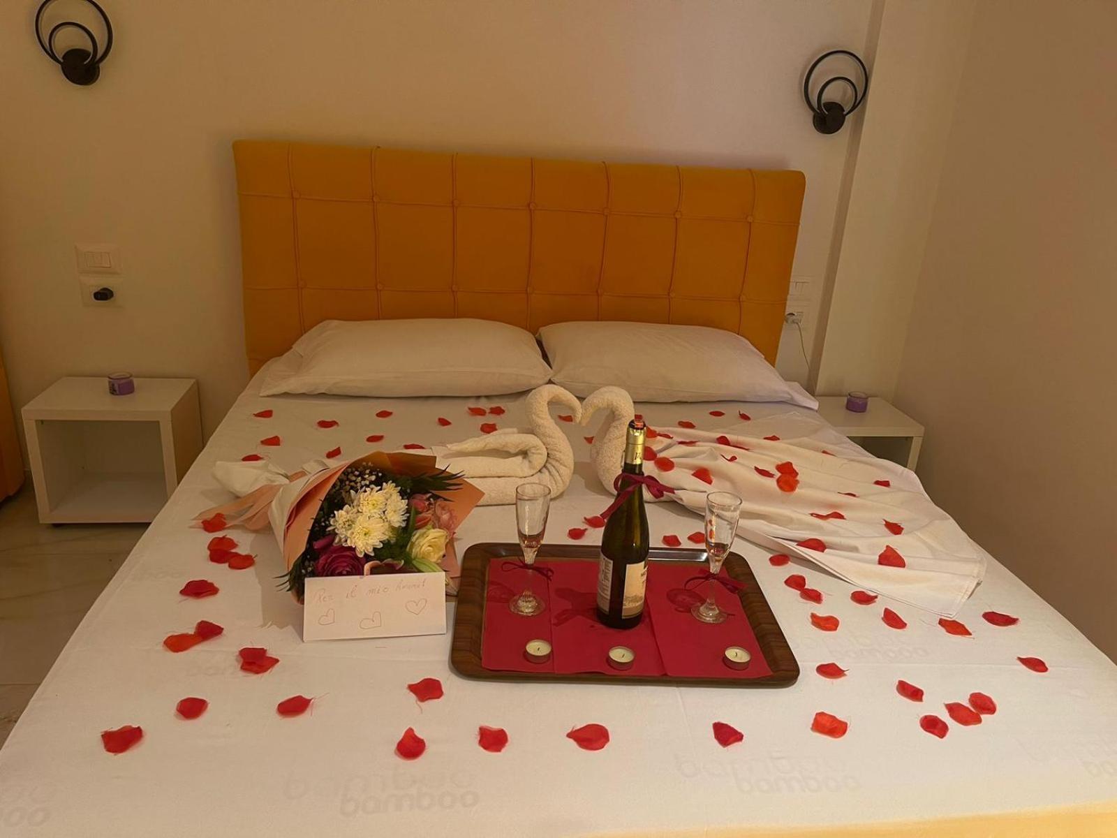 Feniks Hotel Ksamil Buitenkant foto