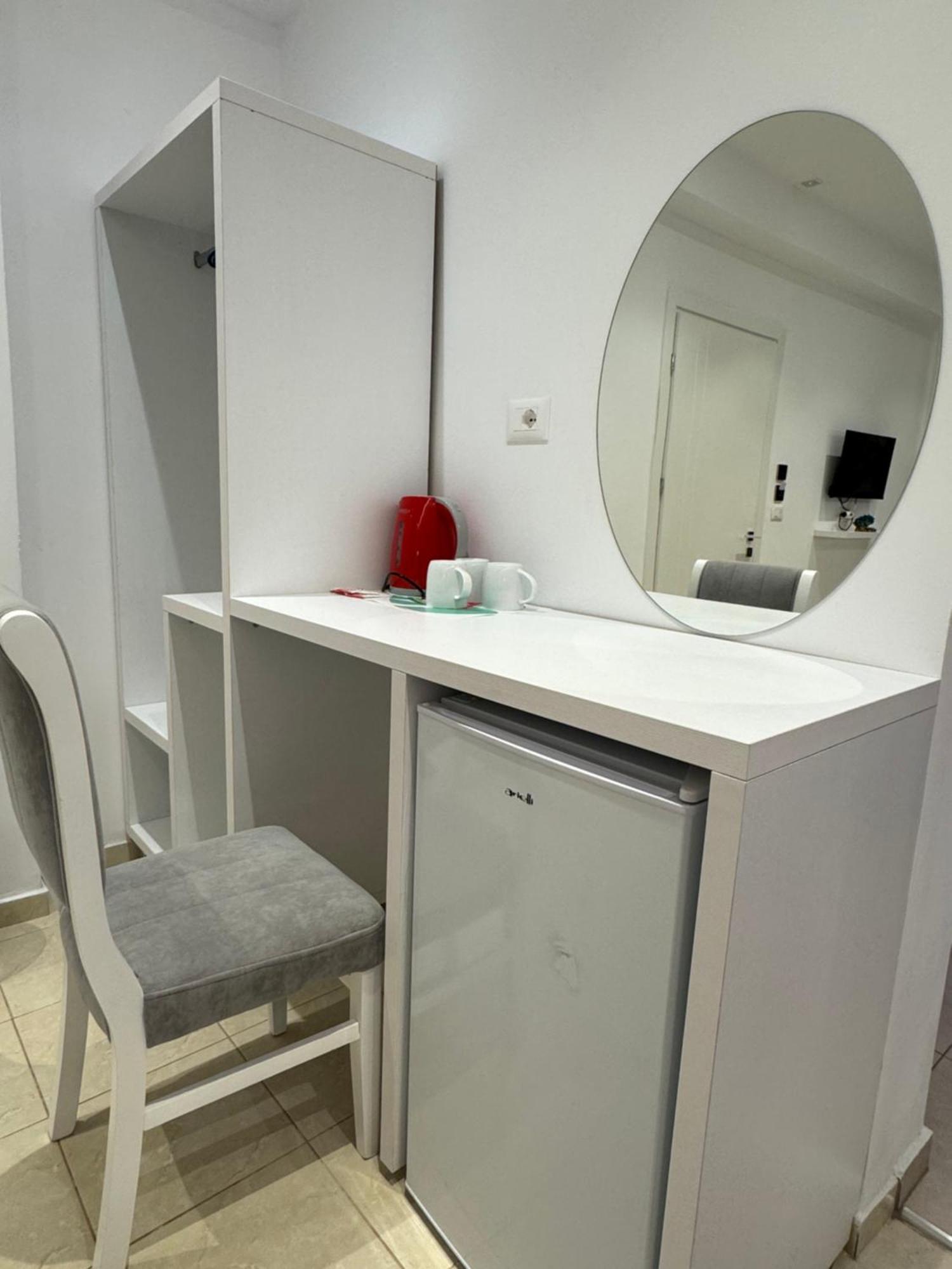 Feniks Hotel Ksamil Buitenkant foto