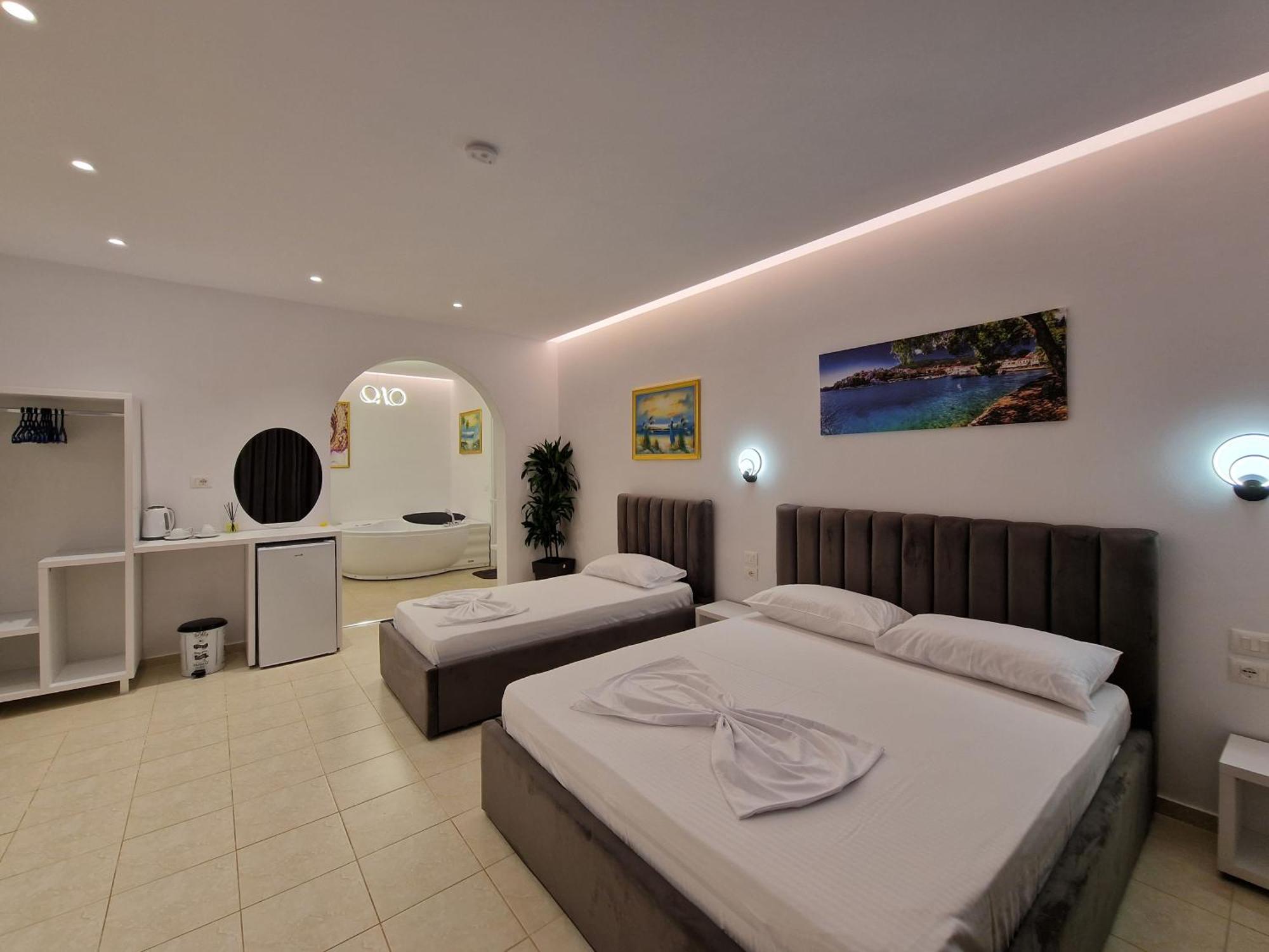 Feniks Hotel Ksamil Buitenkant foto
