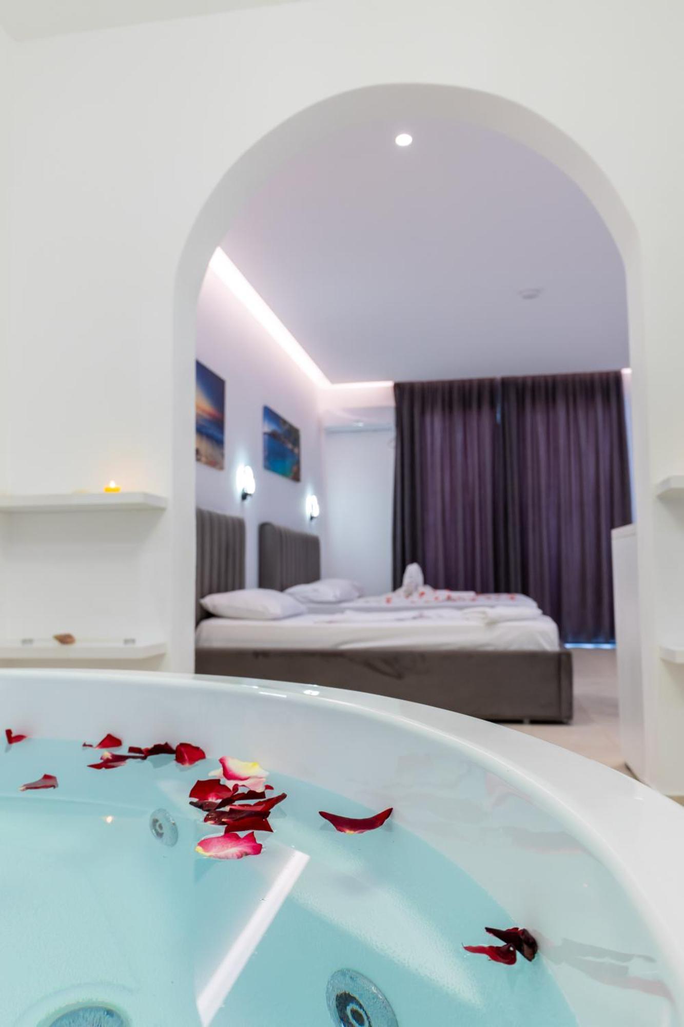 Feniks Hotel Ksamil Buitenkant foto