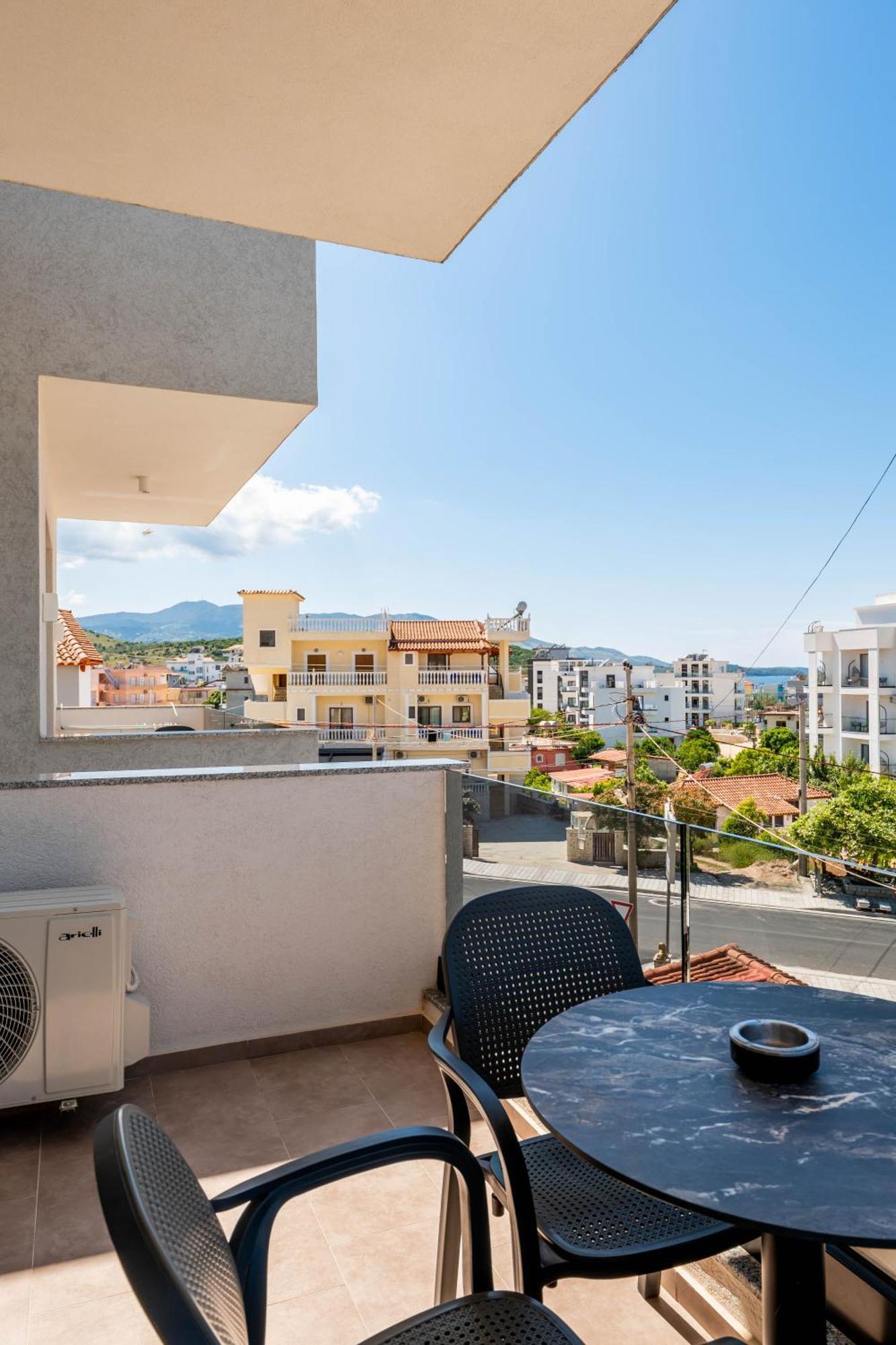 Feniks Hotel Ksamil Buitenkant foto