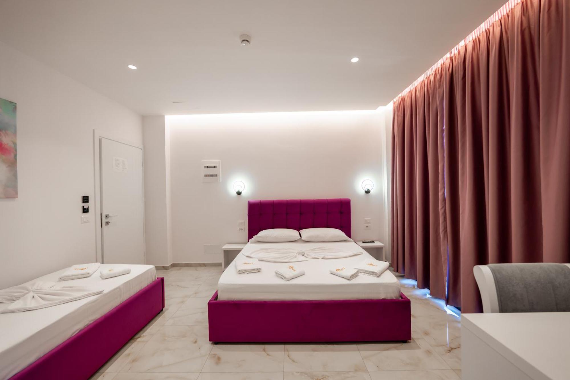 Feniks Hotel Ksamil Buitenkant foto
