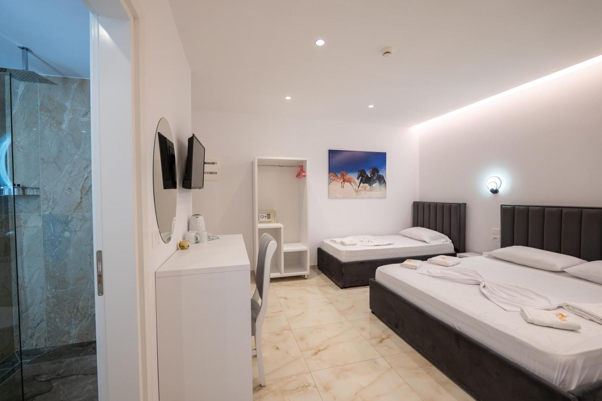 Feniks Hotel Ksamil Buitenkant foto