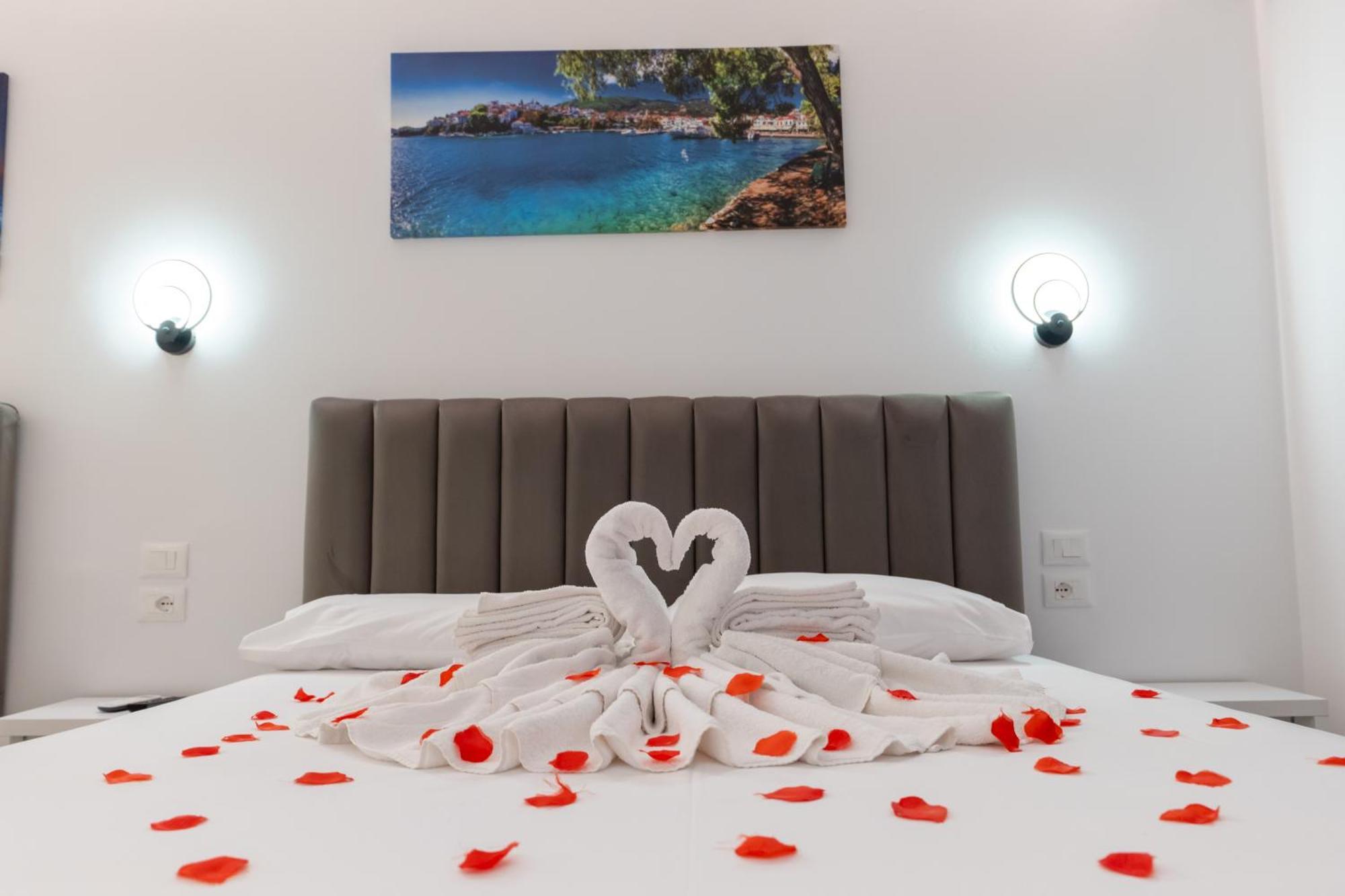 Feniks Hotel Ksamil Buitenkant foto