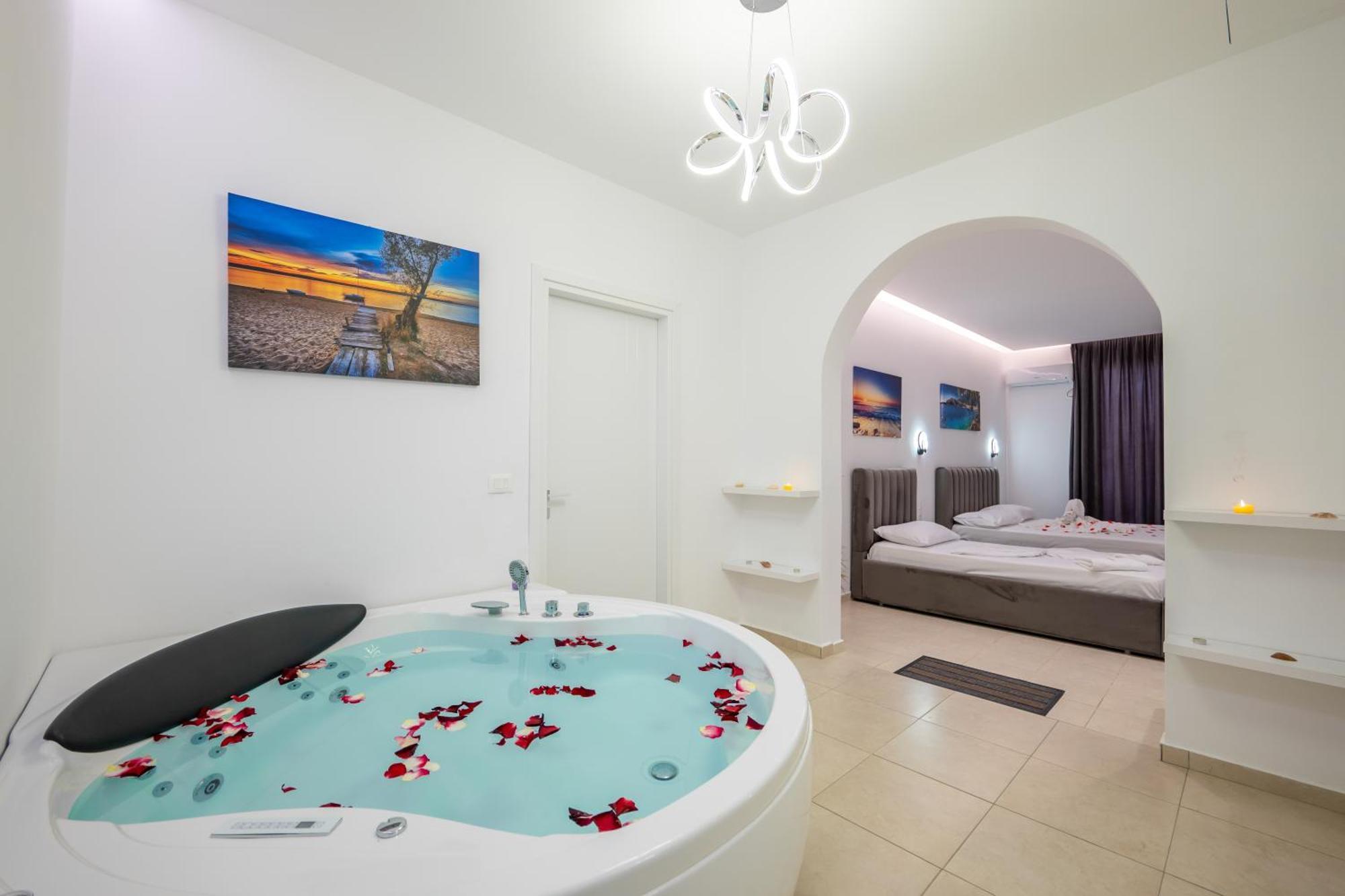Feniks Hotel Ksamil Buitenkant foto