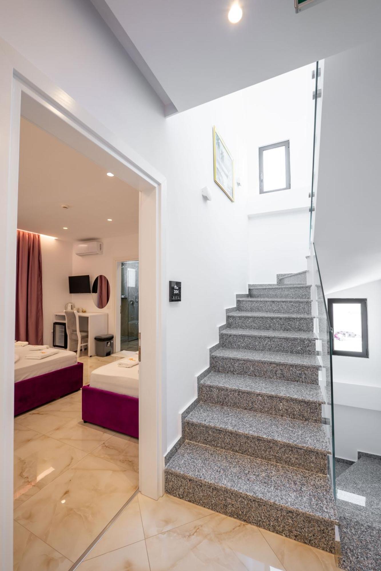Feniks Hotel Ksamil Buitenkant foto