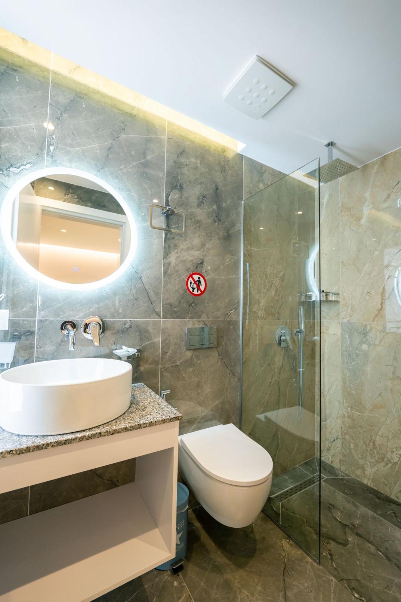 Feniks Hotel Ksamil Buitenkant foto